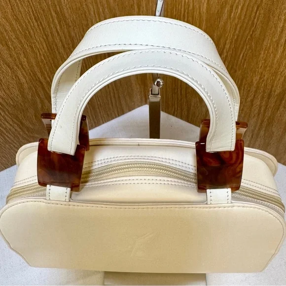 Yves Saint Laurent Cream Handbag - Picture 4 of 15